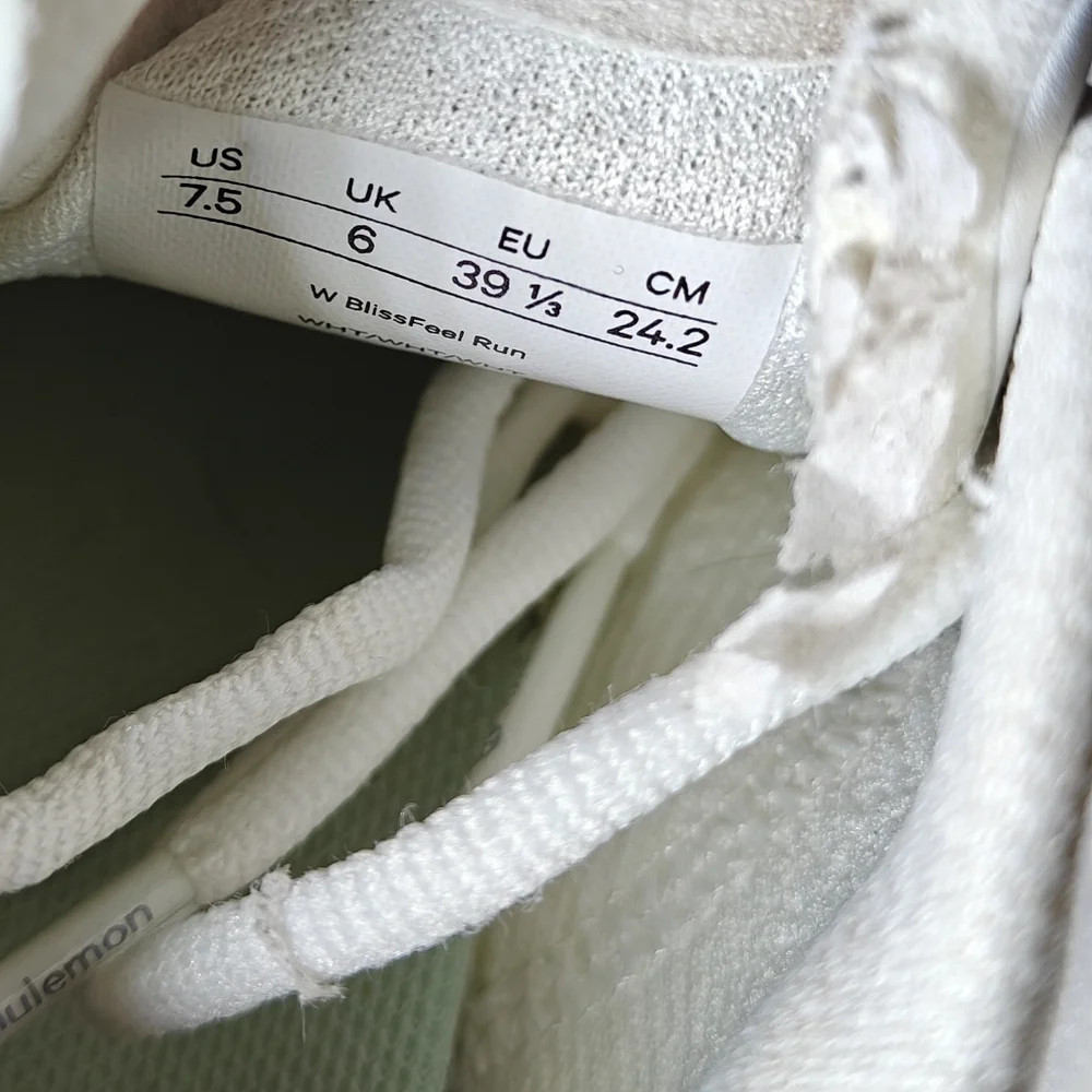 Lululemon Blissfeel Women's Athletic Running Sneaker Triple White Shoes Size 7.5 - Picture 8 of 10